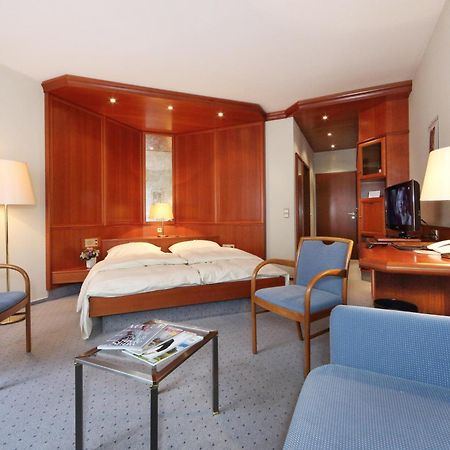 Brauereigasthof-Hotel Roter Ochsen Елльванґен Номер фото