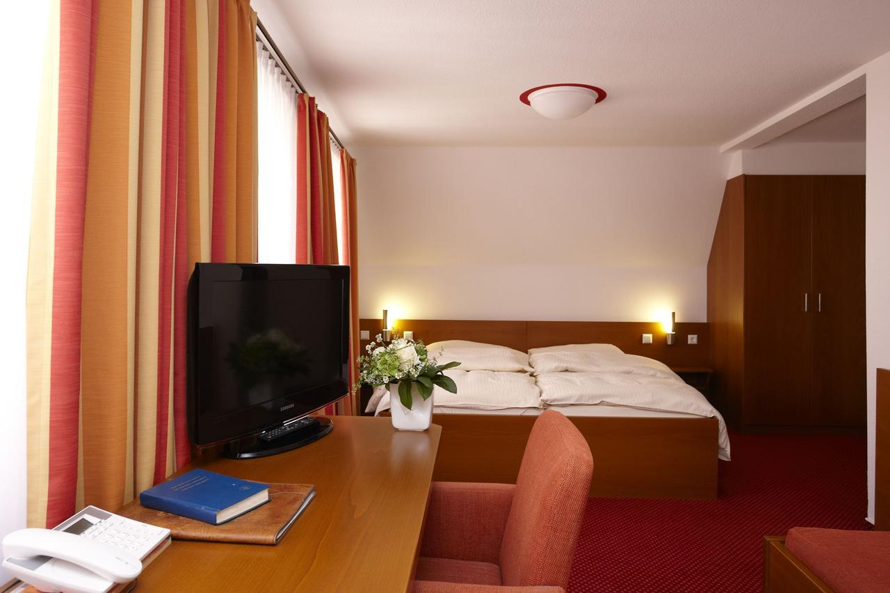 Brauereigasthof-Hotel Roter Ochsen Елльванґен Екстер'єр фото